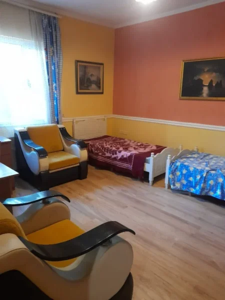 Tirane, jepet me qera apartament 2+1 Kati 1, 130 m² 480 € (Komuna e Parisit)
