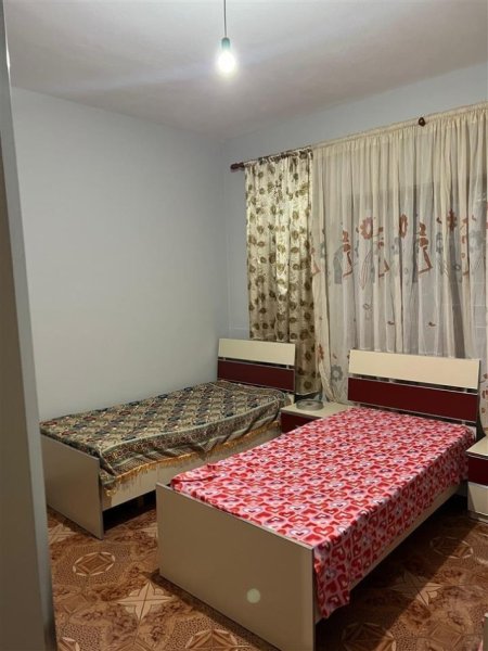 Tirane, jepet me qera apartament 2+1+Ballkon Kati 1, 110 m² 500 € (Laprake prane Universitetit Zoja E Keshillit te Mire)