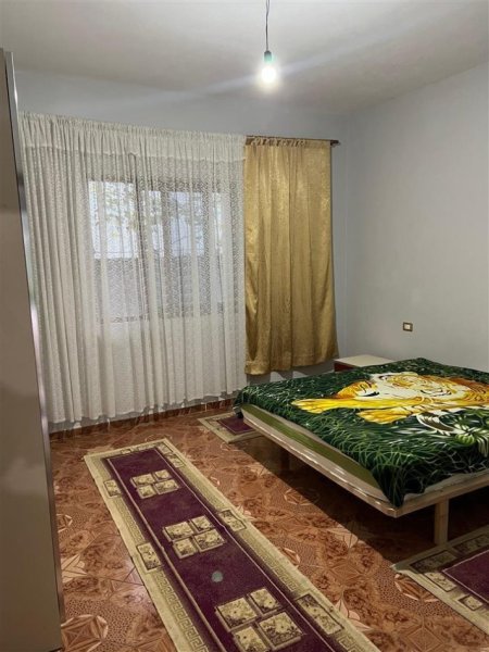 Tirane, jepet me qera apartament 2+1+Ballkon Kati 1, 110 m² 500 € (Laprake prane Universitetit Zoja E Keshillit te Mire)