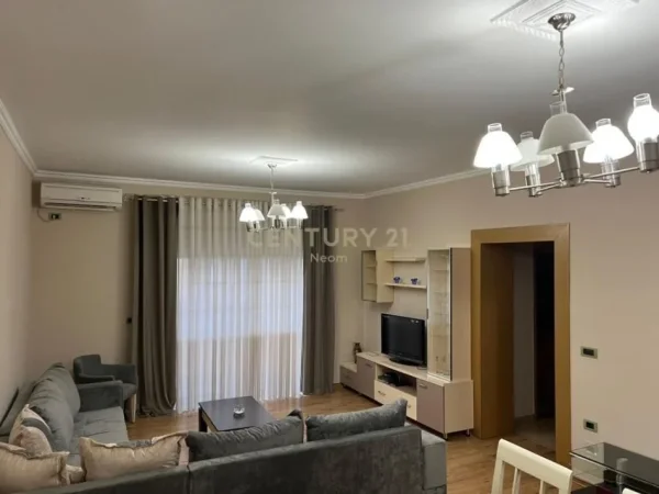 Tirane, jap me qera apartament 2+1+2 , 130 m² 750 € (Komuna e Parisit)