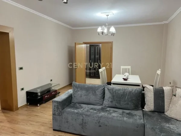 Tirane, jap me qera apartament 2+1+2 , 130 m² 750 € (Komuna e Parisit)