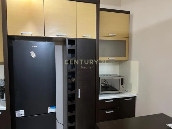 Tirane, jap me qera apartament 2+1+2 , 130 m² 750 € (Komuna e Parisit)