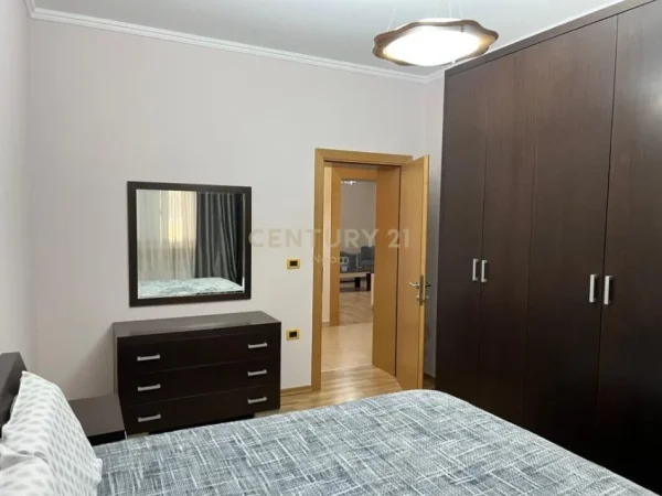 Tirane, jap me qera apartament 2+1+2 , 130 m² 750 € (Komuna e Parisit)