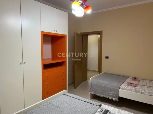 Tirane, jap me qera apartament 2+1+2 , 130 m² 750 € (Komuna e Parisit)