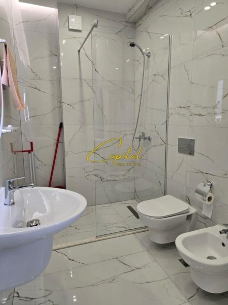 Tirane, jepet me qera apartament 1+1 Kati 5, 75 m² 650 € (KODRA E DIELLIT)