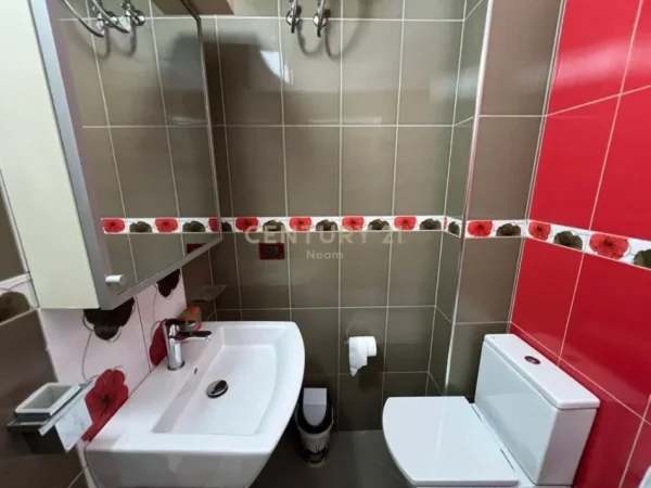 Tirane, jap me qera apartament 2+1+2 , 130 m² 750 € (Komuna e Parisit)