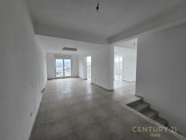 Tirane, shes Vile , 350 m² 580.000 € (Kodra e Diellit)