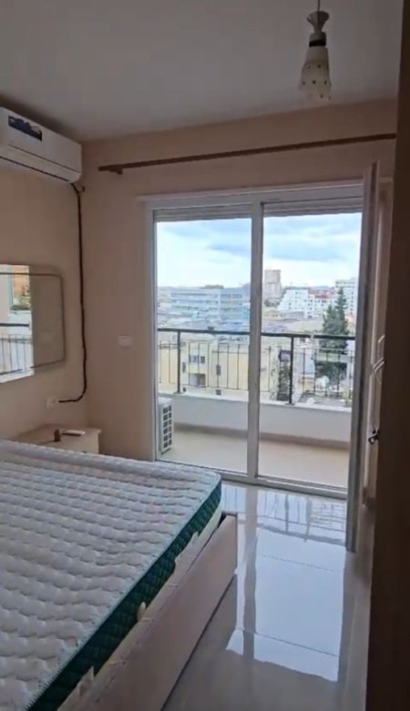 Tirane, jepet me qera apartament 1+1+Ballkon Kati 5, 52 m² 500 € (Ish Restorant Durresi prane Raiffeisen Bank)