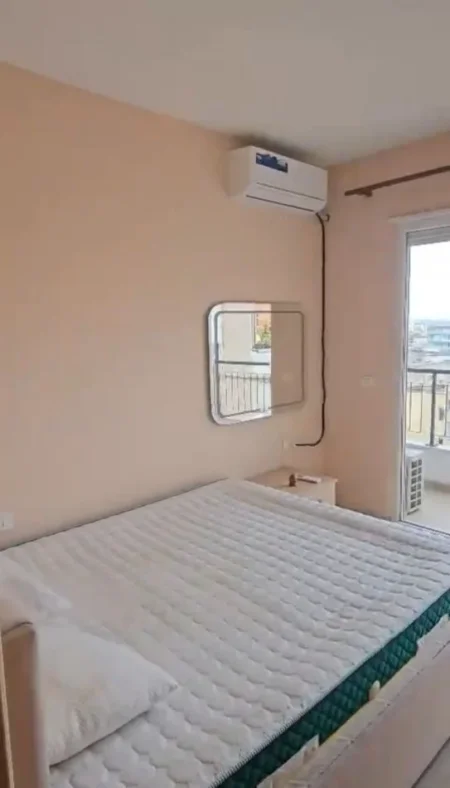 Tirane, jepet me qera apartament 1+1+Ballkon Kati 5, 52 m² 500 € (Ish Restorant Durresi prane Raiffeisen Bank)