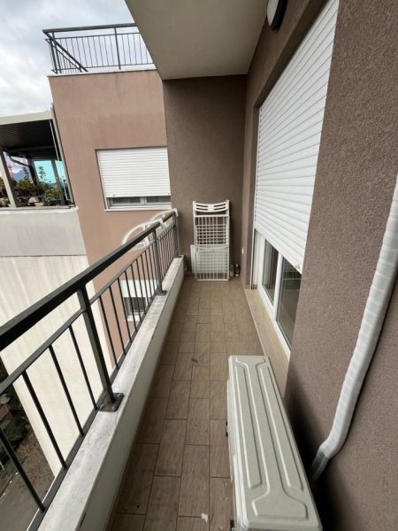 Tirane, jepet me qera apartament 1+1+Ballkon Kati 5, 52 m² 500 € (Ish Restorant Durresi prane Raiffeisen Bank)