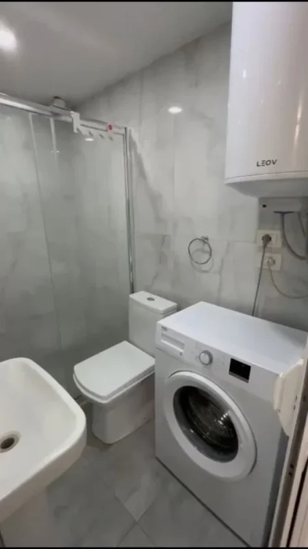Tirane, jepet me qera apartament 1+1+Ballkon Kati 6, 60 m² 500 € (Kodra e Diellit prane Market Cok)