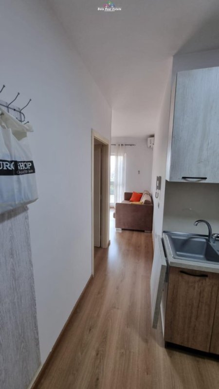 Tirane, jepet me qera apartament 1+1+Ballkon Kati 6, 40 m² 400 € (rruga e dibres)