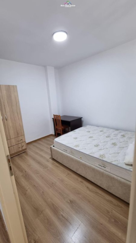 Tirane, jepet me qera apartament 1+1+Ballkon Kati 6, 40 m² 400 € (rruga e dibres)