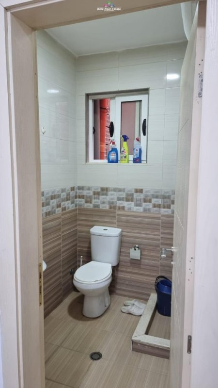 Tirane, jepet me qera apartament 1+1+Ballkon Kati 6, 40 m² 400 € (rruga e dibres)