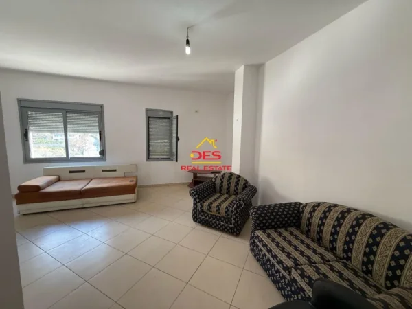Vlore, shitet apartament 2+1+Ballkon Kati 6, 97 m² 115.000 € (Rruga Unaza)