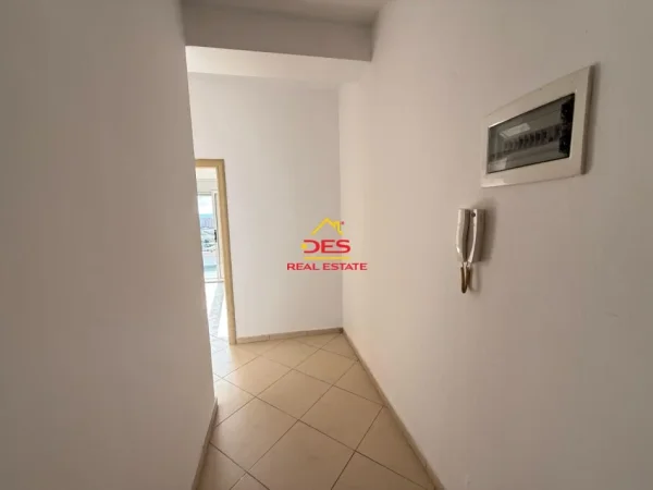 Vlore, shitet apartament 2+1+Ballkon Kati 6, 97 m² 115.000 € (Rruga Unaza)