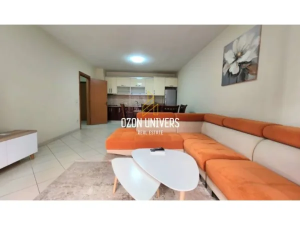 Tirane, jepet me qera apartament 2+1 Kati 4, 110 m² 500 € (astir)