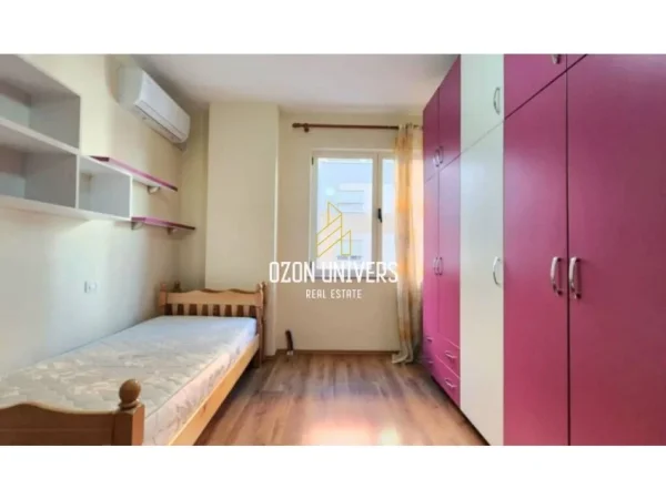 Tirane, jepet me qera apartament 2+1 Kati 4, 110 m² 500 € (astir)