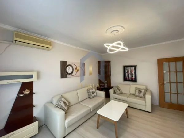 Tirane, shes 1+1+Ballkon Kati 3, 59 m² 110.000 € (Rruga e Kavajes)