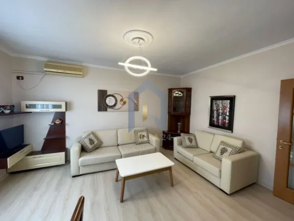 Tirane, shes 1+1+Ballkon Kati 3, 59 m² 110.000 € (Rruga e Kavajes)