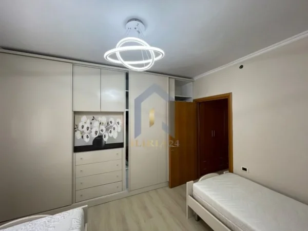 Tirane, shes 1+1+Ballkon Kati 3, 59 m² 110.000 € (Rruga e Kavajes)