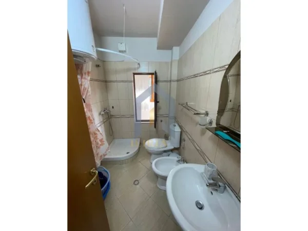 Tirane, shes 1+1+Ballkon Kati 3, 59 m² 110.000 € (Rruga e Kavajes)