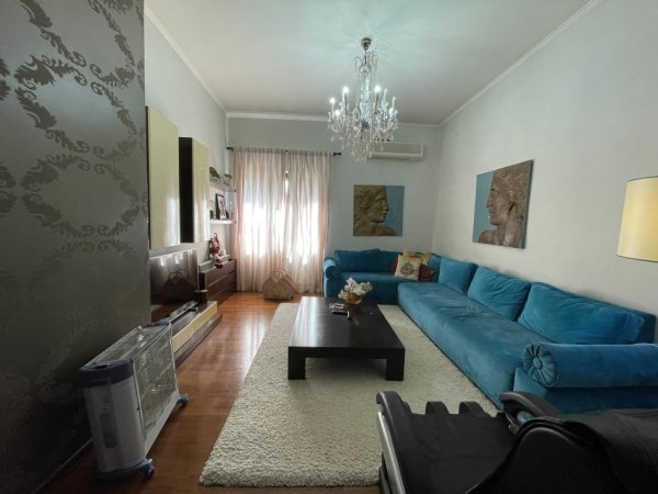 Tirane, jepet me qera 2+1+Ballkon Kati 4, 120 m² 1.500 € (Qendër)