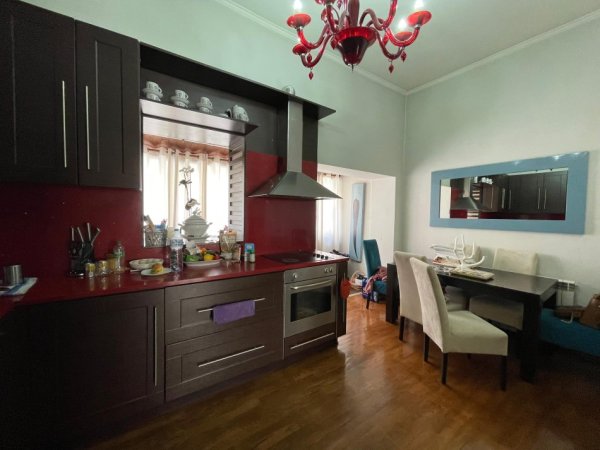 Tirane, jepet me qera 2+1+Ballkon Kati 4, 120 m² 1.500 € (Qendër)