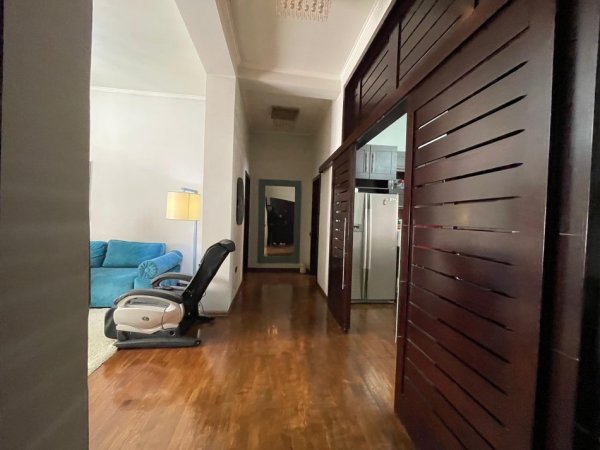 Tirane, jepet me qera 2+1+Ballkon Kati 4, 120 m² 1.500 € (Qendër)