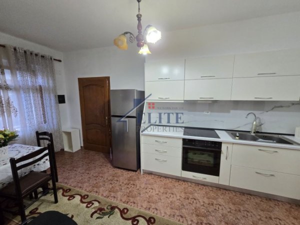 Tirane, jepet me qera apartament 1+1+Ballkon Kati 2, 50 m² 360 € (Misto Mame)