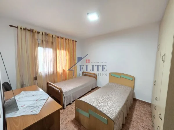 Tirane, jepet me qera apartament 1+1+Ballkon Kati 2, 50 m² 360 € (Misto Mame)