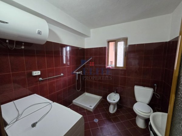 Tirane, jepet me qera apartament 1+1+Ballkon Kati 2, 50 m² 360 € (Misto Mame)