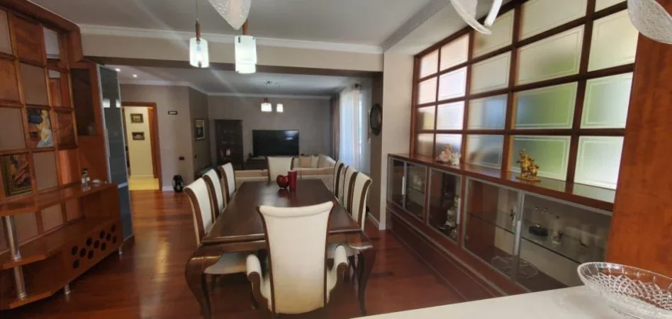 jepet me qera , 160 m² 1700 €