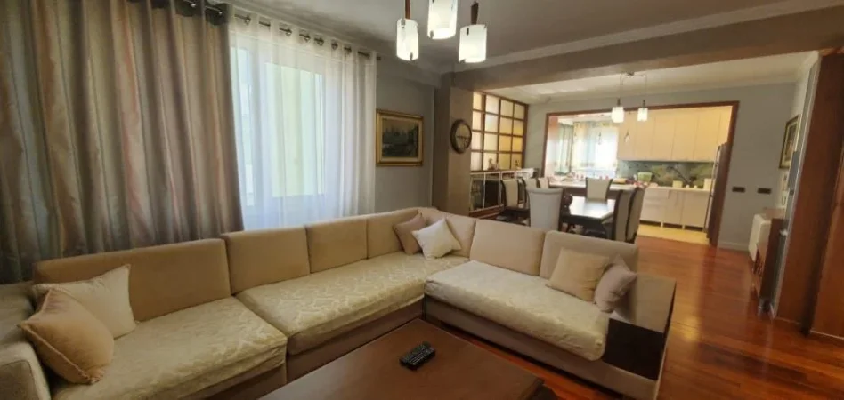 jepet me qera , 160 m² 1700 €