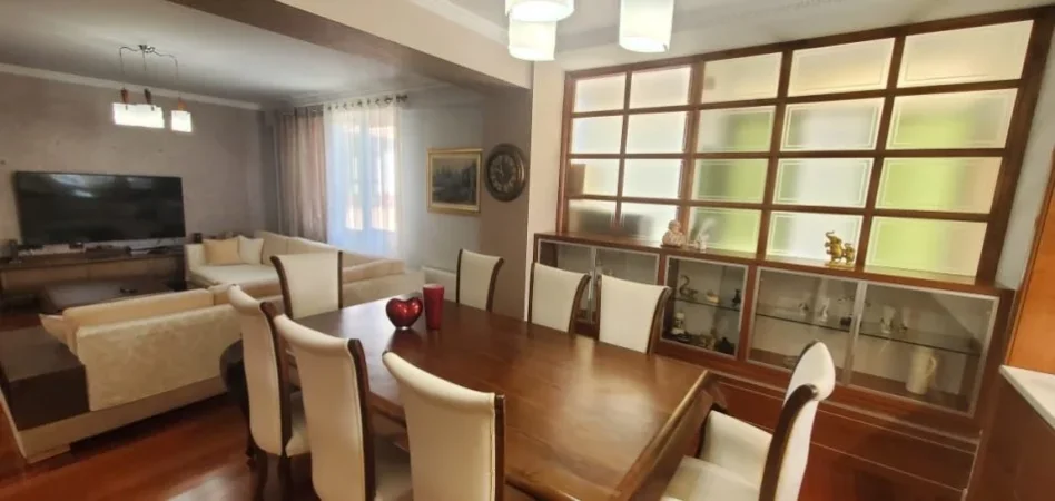 jepet me qera , 160 m² 1700 €