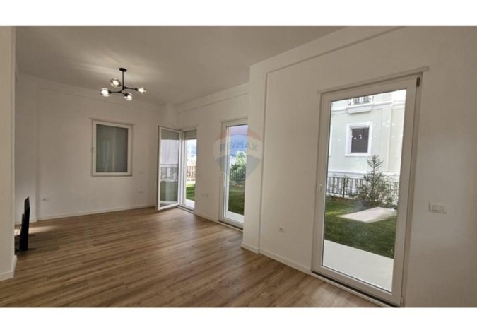 Tirane, jepet me qera 4+1 , 608 m² 2.500 € 