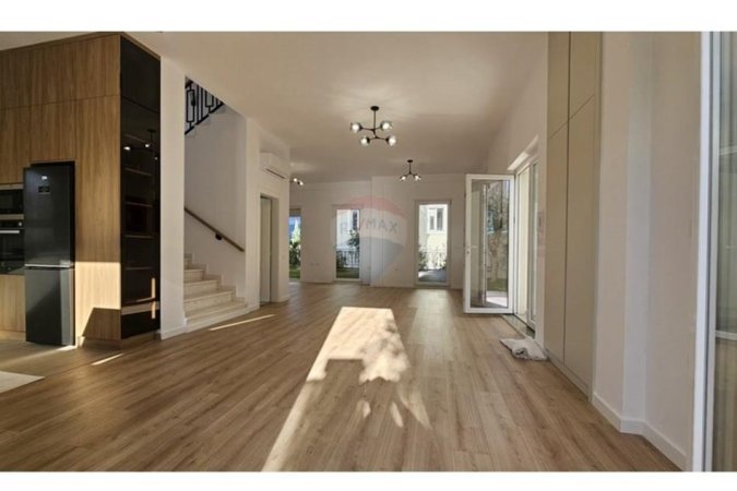 Tirane, jepet me qera 4+1 , 608 m² 2.500 € 