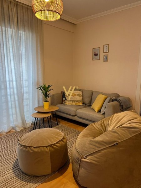 Tirane, jepet me qera apartament 2+1+Ballkon Kati 4, 80 m² 800 € (BRRYLI)