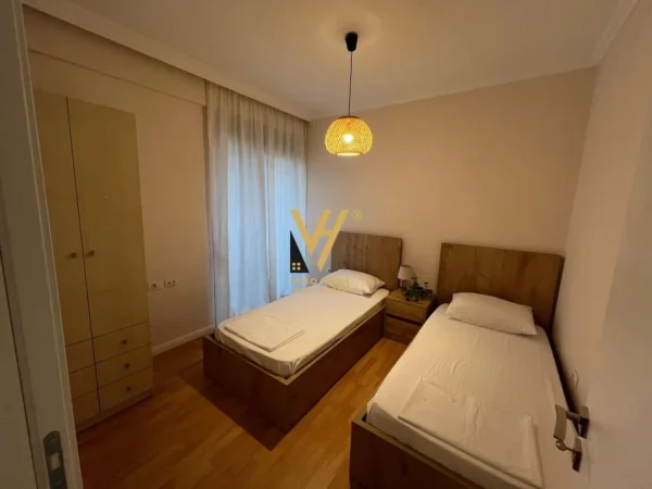 Tirane, jepet me qera apartament 2+1+Ballkon Kati 4, 80 m² 800 € (BRRYLI)