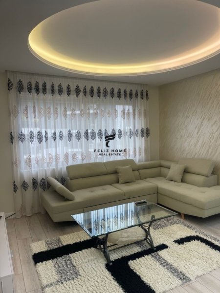 Tirane, jepet me qera apartament 1+1+Ballkon Kati 9, 70 m² 900 € (RRUGA E KOSOVAREVE)