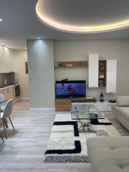 Tirane, jepet me qera apartament 1+1+Ballkon Kati 9, 70 m² 900 € (RRUGA E KOSOVAREVE)