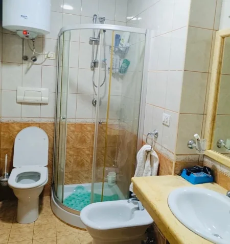 Tirane, jepet me qera apartament 1+1 Kati 5, 58 m² 580 € (Rruga e Elbasanit)