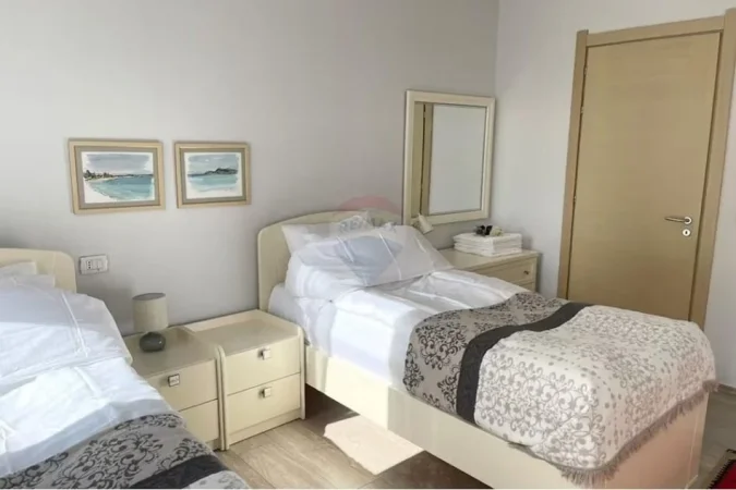 Tirane, jepet me qera apartament 3+1+Ballkon Kati 3, 135 m² 1.000 € 