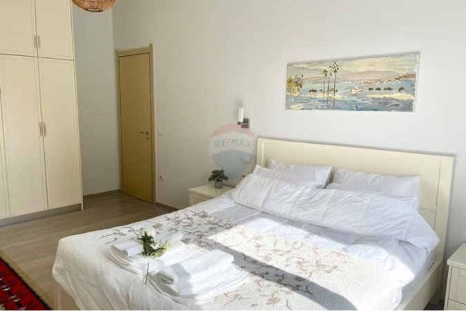 Tirane, jepet me qera apartament 3+1+Ballkon Kati 3, 135 m² 1.000 € 
