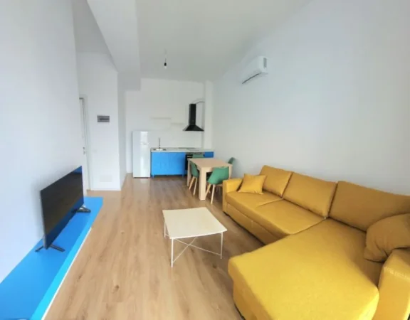 Tirane, jepet me qera apartament 1+1 Kati 2, 62 m² 400 € (Ali Demi)