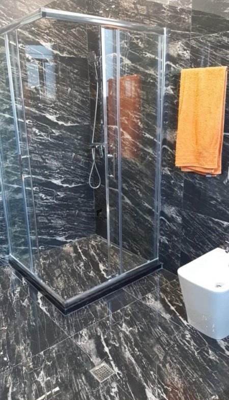 Tirane, jepet me qera apartament 3+1+Aneks+Ballkon Kati 2, 170 m² 650 € (PORCELAN)