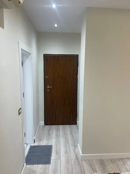 Tirane, jepet me qera apartament 1+1+Aneks+Ballkon Kati 8, 70 m² 1.000 € (Rruga e Kosovareve)