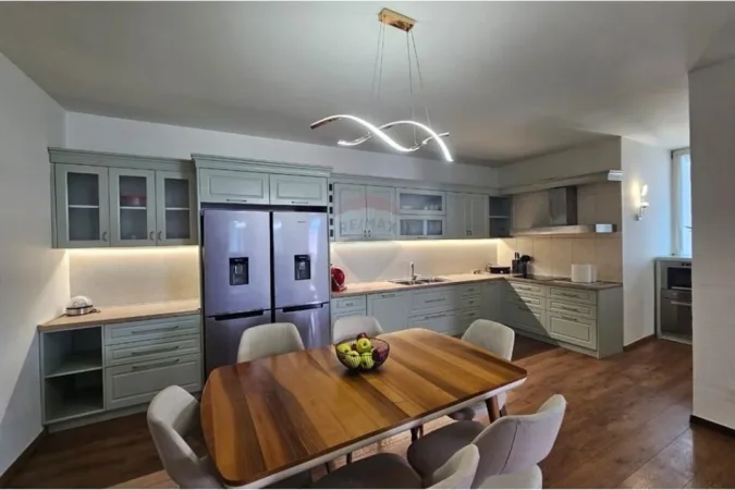 Tirane, jepet me qera 3+1+Ballkon Kati 8, 222 m² 1.600 € 