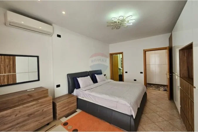 Tirane, jepet me qera 3+1+Ballkon Kati 8, 222 m² 1.600 € 