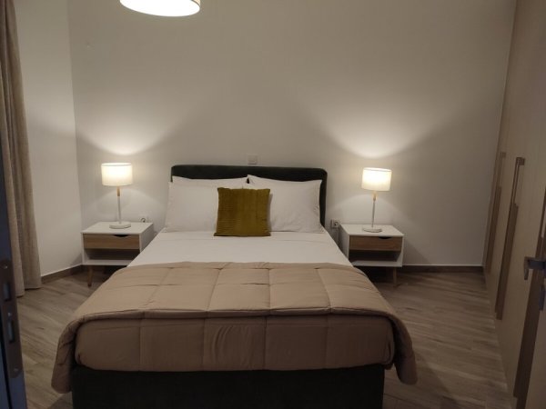 Tirane, jepet me qera apartament 2+1 Kati 2, 96 m² 450 € (fresk)